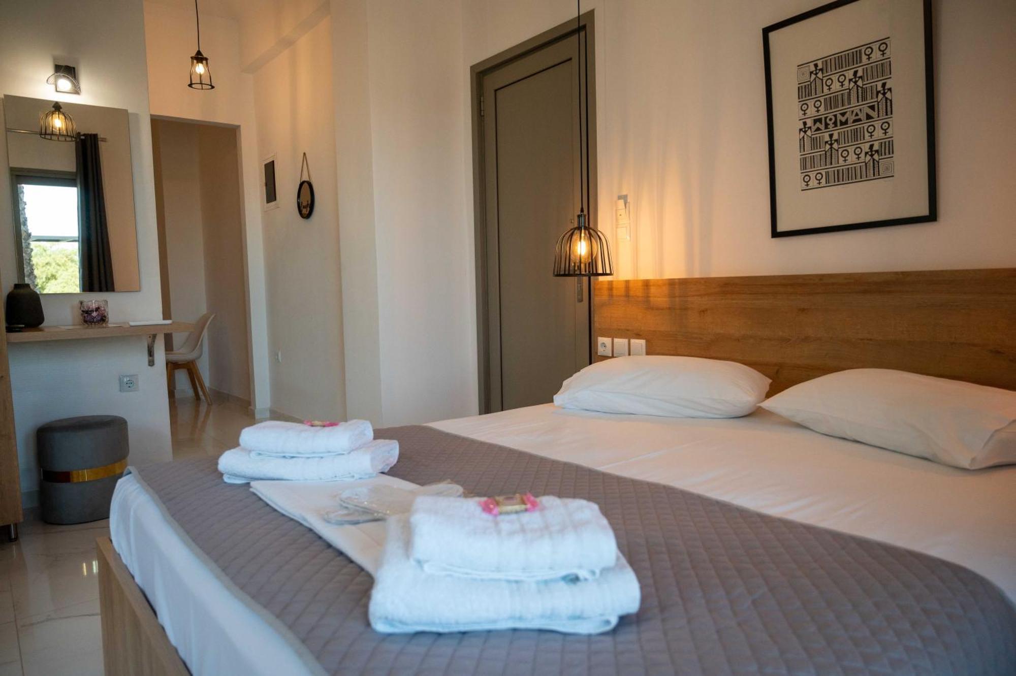 Finikas Suites & Apartments 10Min From Athens Airport Ártemida Kültér fotó