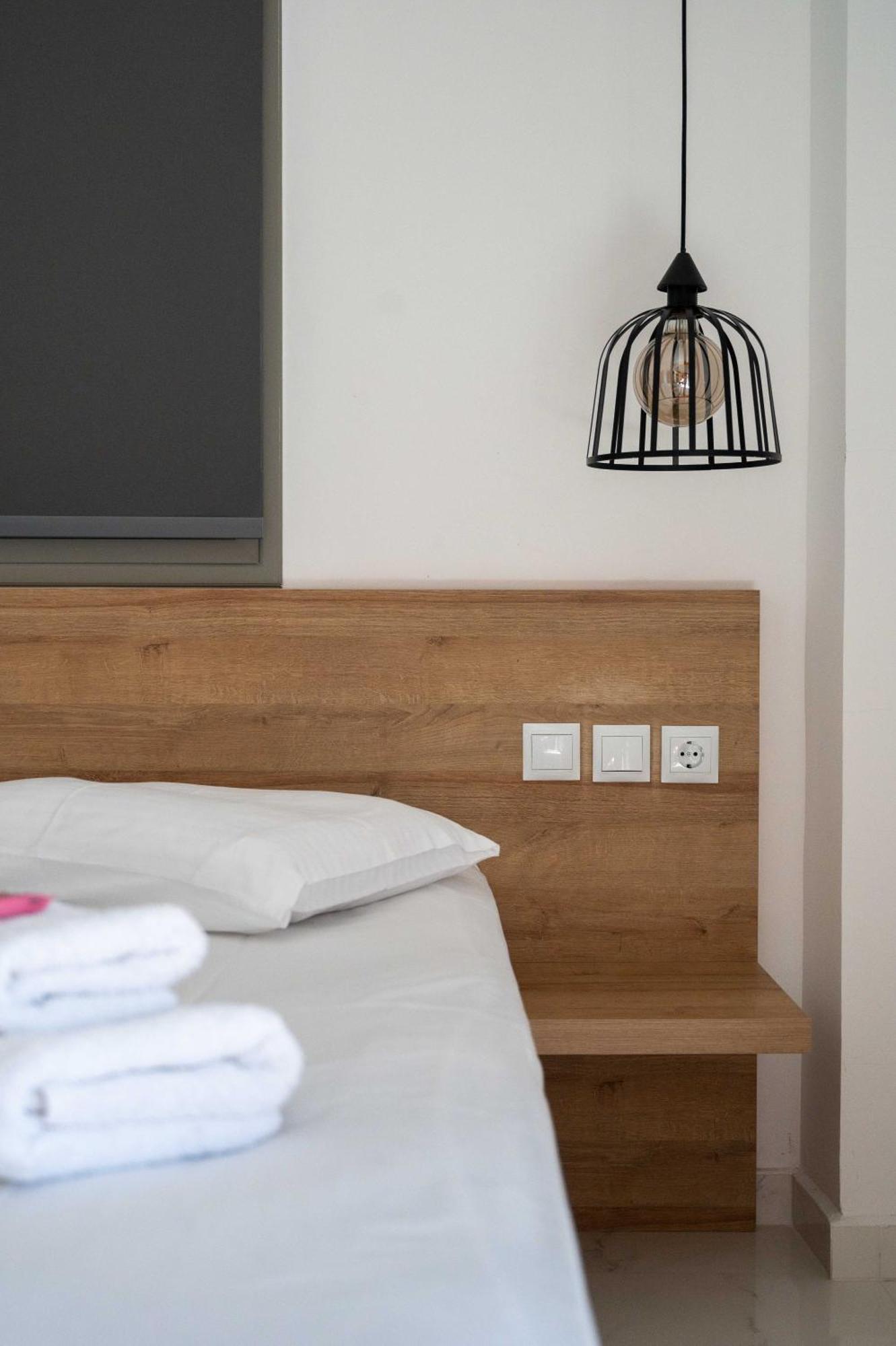 Finikas Suites & Apartments 10Min From Athens Airport Ártemida Kültér fotó